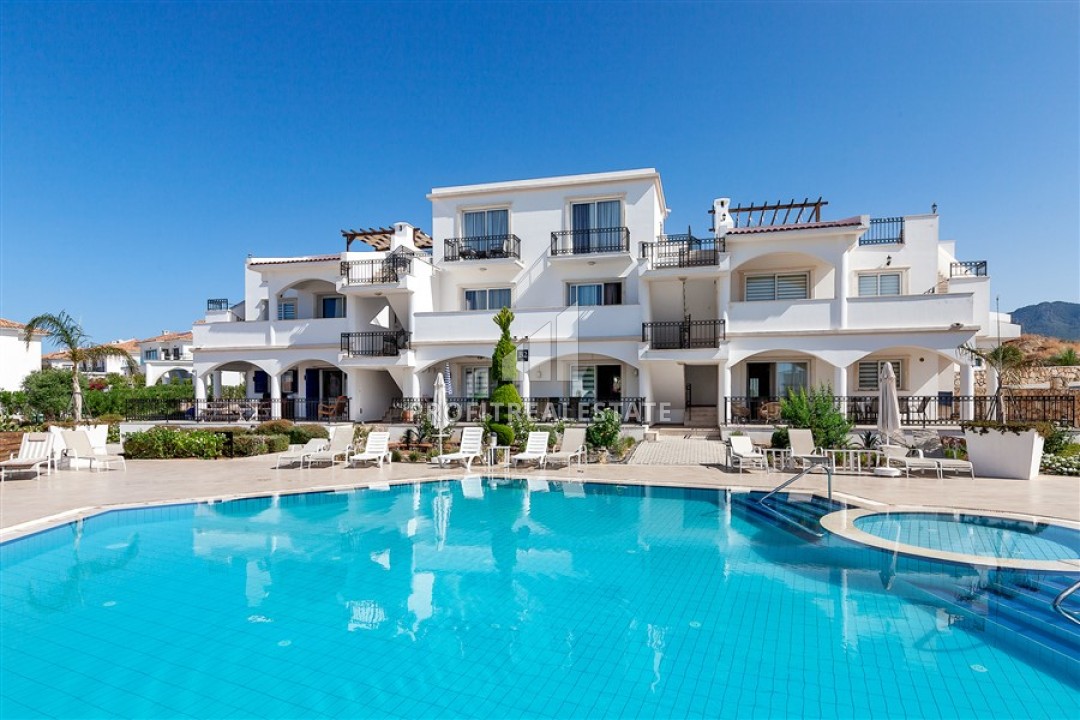 Апартаменты разных планировок в 100 метрах от пляжа, в жилом комплексе с богатой инфраструктурой, в Кирении, Северный Кипр, 75-250 м2 ID-13442 фото-1