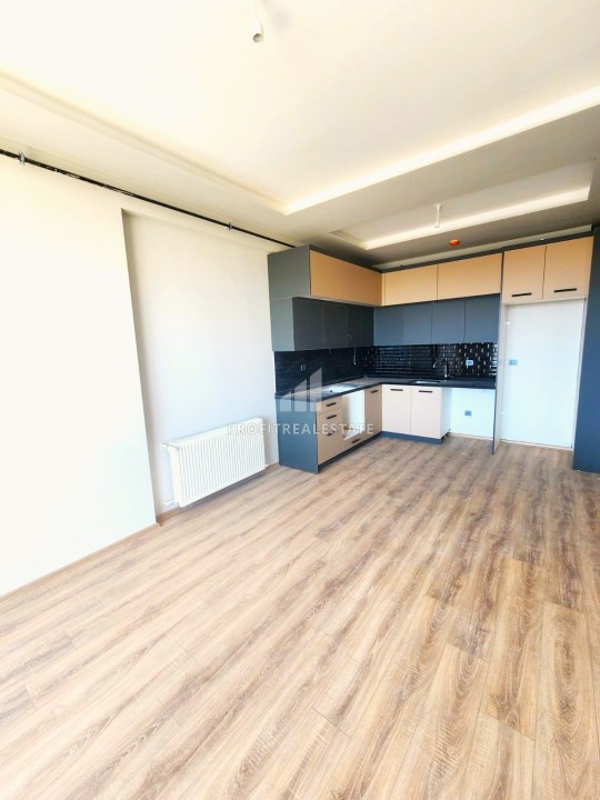 Просторная квартира с одной спальней, 71м², в новом комплексе в районе Томюк, Мерсин ID-13450 фото-2