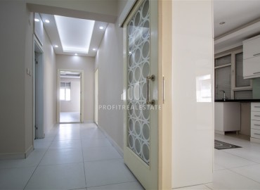 Просторная четырехкомнатная квартира с отдельной кухней и ремонтом, в газифицированном доме, в 1000 метрах от центра Анталии, Дутлубахче, Муратпаша, 140 м2 ID-13574 фото-5
