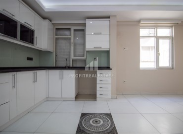 Просторная четырехкомнатная квартира с отдельной кухней и ремонтом, в газифицированном доме, в 1000 метрах от центра Анталии, Дутлубахче, Муратпаша, 140 м2 ID-13574 фото-7