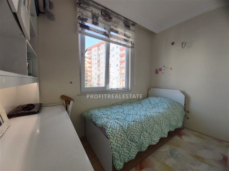 Элегантная меблированная квартира с тремя спальнями, 170 м2, с отдельной кухней, в 350 метрах от моря, Тосмур, Аланья ID-13655 фото-2