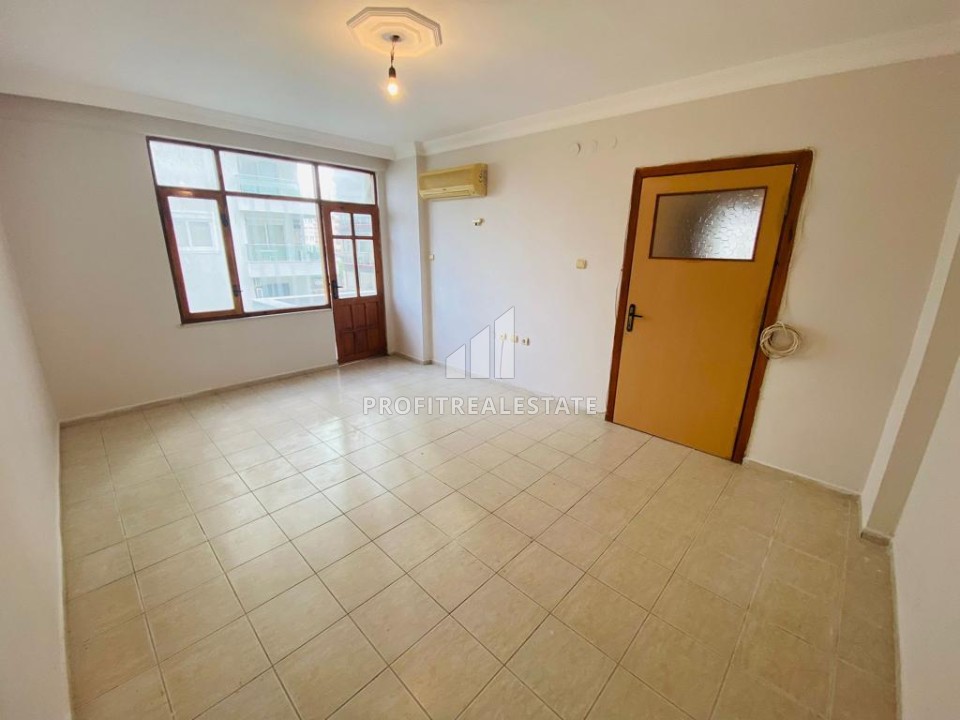 Недорогая трехкомнатная квартира 95 м2, без мебели, с отдельной кухней, в 150 метрах от моря, Махмутлар, Аланья ID-12958 фото-2