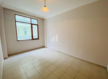 Недорогая трехкомнатная квартира 95 м2, без мебели, с отдельной кухней, в 150 метрах от моря, Махмутлар, Аланья ID-12958 фото-3