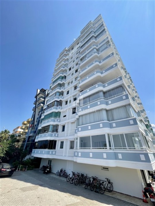 Меблированная трехкомнатная квартира, 145 м2, с панорамным видом на море, на первой береговой линии в Махмутларе, Аланья ID-14010 фото-1