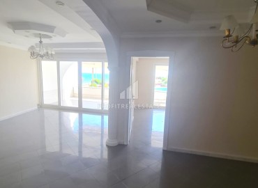 View apartment with two bedrooms, 125m², on the first coastline, in a cozy residence Erdemli, Mersin ID-14574 фото-6