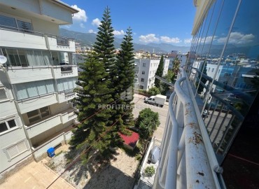 Недорогая двухкомнатная квартира 50 м2, с мебелью, застекленным балконом, в 300 метрах от моря, в Оба, Аланья ID-11368 фото-19