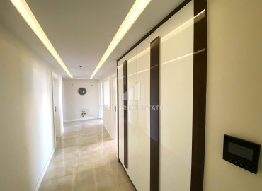 Nice three bedroom apartment, 195m², in a comfortable residence in Yenisehir, Mersin ID-14874 фото-3