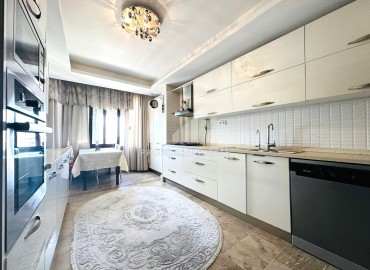 Видовая газифицированная квартира 4+1 с отдельной кухней, 220м², в уютной резиденции района Енишехир, Мерсин ID-14898 фото-3