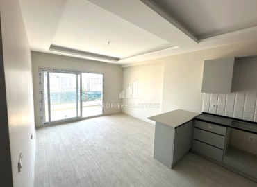 One bedroom apartment, 60m², in a comfortable new building in the Tomyuk area, Mersin ID-14976 фото-4
