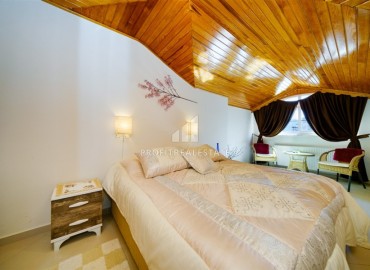 Furnished three bedroom penthouse 195m² with sea views at an attractive price in the center of Alanya ID-15176 фото-16