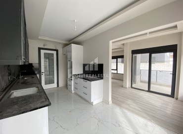 Новая трехкомнатная квартира 110м², без мебели, с чистовой отделкой, кухонным гарнитуром, в центре Аланьи ID-15298 фото-9