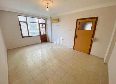 Two bedroom apartment with a separate kitchen, at a competitive price, just 200 meters from the sea, Mahmutlar, Alanya ID-15383 фото-3