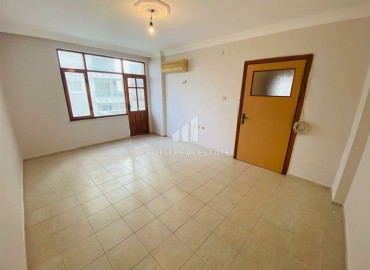 Budget two bedroom apartment, 105 m², with a separate kitchen, in an urban house with a good location in Mahmutlar ID-15421 фото-9
