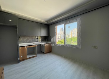 Двухкомнатная квартира, 50м², с чистовой отделкой в малоквартирной резиденции в Мезитли, Мерсин ID-15460 фото-1