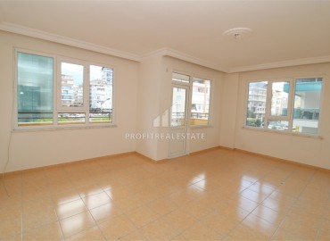 Two bedroom apartment, with separate kitchen, 50 meters from the sea, Mahmutlar, Alanya, 110 m2 ID-15498 фото-2