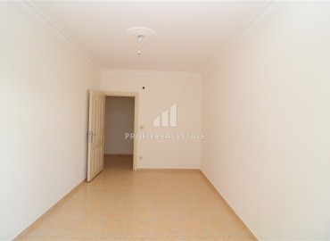 Two bedroom apartment, with separate kitchen, 50 meters from the sea, Mahmutlar, Alanya, 110 m2 ID-15498 фото-8