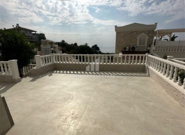 Three-storey villa in a classic style, 4+1, 250m², with panoramic views of the Mediterranean Sea, Cikcilli, Alanya ID-15511 фото-15