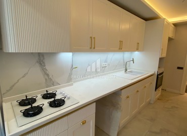 Четырехкомнатная квартира с отдельной кухней, 145м², на берегу моря в Мезитли, в комплексе с бассейном ID-14173 фото-7