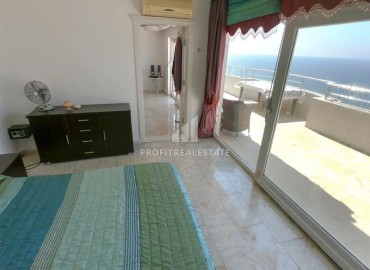 Stunning duplex 4+1, 200m², overlooking the sea and the Alanya fortress on the first coastline in Mahmutlar ID-15744 фото-11
