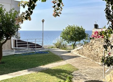 Меблированный дуплекс 2+1, с выходом в сад и панорамным видом на море, на первой береговой линии, Демирташ, Аланья ID-15751 фото-16