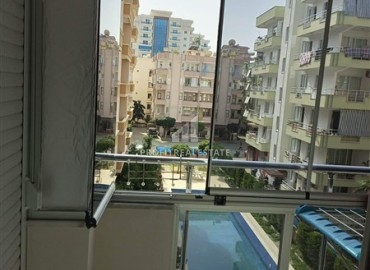 Меблированная квартира 1+1, 60м², с остекленным балконом в добротном доме у вторничного рынка в Махмутларе ID-15784 фото-14