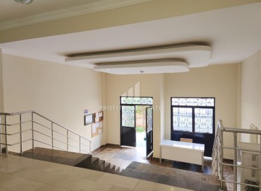 Меблированная квартира 1+1, 60м², с остекленным балконом в добротном доме у вторничного рынка в Махмутларе ID-15784 фото-16