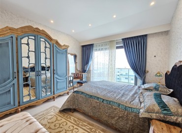 Luxurious three-bedroom penthouse with a palace-style interior, overlooking the sea, 150 meters from the beach, Kargicak, Alanya ID-16609 фото-12