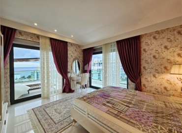 Luxurious three-bedroom penthouse with a palace-style interior, overlooking the sea, 150 meters from the beach, Kargicak, Alanya ID-16609 фото-15