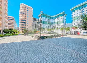 View apartment with two bedrooms, 115m², with an excellent location 300m from the sea in Mahmutlar, Alanya ID-16709 фото-15