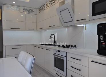 Two bedroom apartment for a residence permit, 150 meters from the sea, unfurnished, with a separate kitchen, Sirinyali, Muratpasa, Antalya ID-16444 фото-3