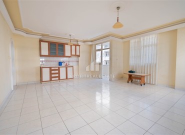 Бюджетная квартира с тремя спальнями, 135м², в уютном комплексе с бассейном, у моря в Махмутларе, Аланья ID-17729 фото-3