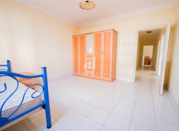 Бюджетная квартира с тремя спальнями, 135м², в уютном комплексе с бассейном, у моря в Махмутларе, Аланья ID-17729 фото-13