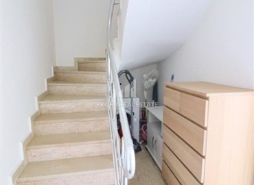 Меблированный четырехкомнатный садовый дуплекс, 150м² в 300м от моря в районе Алании Конаклы под ВНЖ ID-17856 фото-11