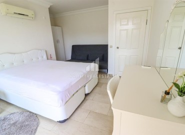 Меблированный четырехкомнатный садовый дуплекс, 150м² в 300м от моря в районе Алании Конаклы под ВНЖ ID-17856 фото-13
