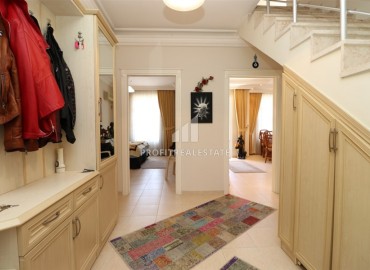 Видовой меблированный пентхаус 3+2, 170м², в комплексе с бассейном в центре Алании, в 800м от моря под ВНЖ ID-17863 фото-10