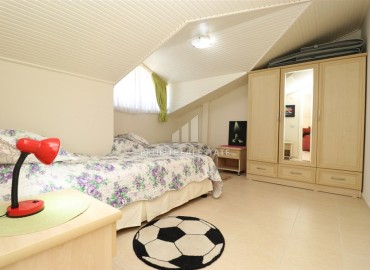 Видовой меблированный пентхаус 3+2, 170м², в комплексе с бассейном в центре Алании, в 800м от моря под ВНЖ ID-17863 фото-20