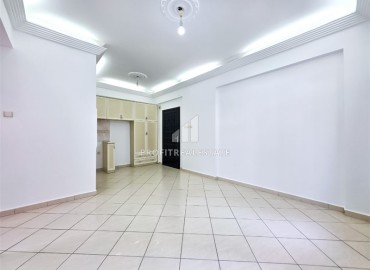 Inexpensive furnished apartment 2 + 1, with elegant furniture, 50 meters from the sea, in a house without facilities, Tosmur, Alanya ID-11248 фото-2