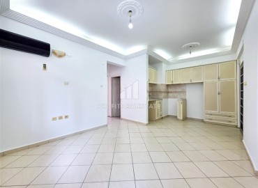 Inexpensive furnished apartment 2 + 1, with elegant furniture, 50 meters from the sea, in a house without facilities, Tosmur, Alanya ID-11248 фото-3