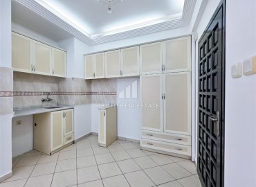 Inexpensive furnished apartment 2 + 1, with elegant furniture, 50 meters from the sea, in a house without facilities, Tosmur, Alanya ID-11248 фото-4