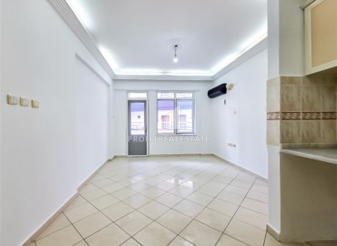 Inexpensive furnished apartment 2 + 1, with elegant furniture, 50 meters from the sea, in a house without facilities, Tosmur, Alanya ID-11248 фото-5