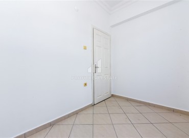 Inexpensive furnished apartment 2 + 1, with elegant furniture, 50 meters from the sea, in a house without facilities, Tosmur, Alanya ID-11248 фото-6