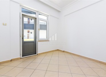 Inexpensive furnished apartment 2 + 1, with elegant furniture, 50 meters from the sea, in a house without facilities, Tosmur, Alanya ID-11248 фото-7
