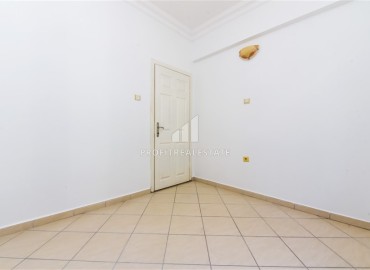 Inexpensive furnished apartment 2 + 1, with elegant furniture, 50 meters from the sea, in a house without facilities, Tosmur, Alanya ID-11248 фото-8