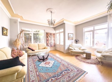 Уютная трехкомнатная квартира с отдельной кухней, 110м², в бюджетном доме в центре Алании, в Кале ID-18261 фото-1