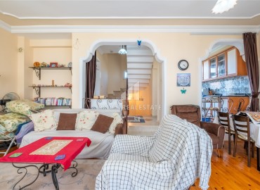 Меблированная трехэтажная вилла с четырьмя спальнями, 250м², у моря, в районе Алании Паяллар. ID-18367 фото-8