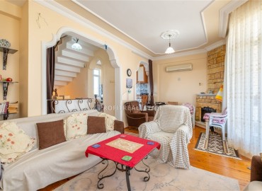 Меблированная трехэтажная вилла с четырьмя спальнями, 250м², у моря, в районе Алании Паяллар. ID-18367 фото-9