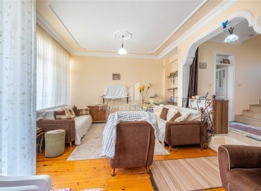 Меблированная трехэтажная вилла с четырьмя спальнями, 250м², у моря, в районе Алании Паяллар. ID-18367 фото-10