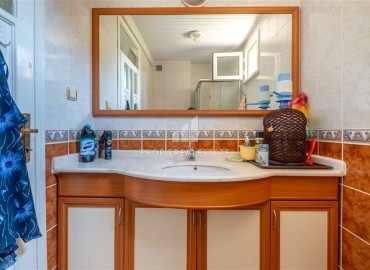 Меблированная трехэтажная вилла с четырьмя спальнями, 250м², у моря, в районе Алании Паяллар. ID-18367 фото-18