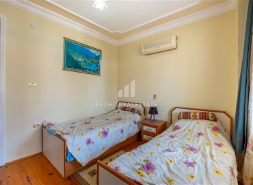 Меблированная трехэтажная вилла с четырьмя спальнями, 250м², у моря, в районе Алании Паяллар. ID-18367 фото-19