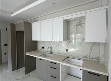 Новая квартира с одной спальней, 50м², в комфортабельном комплексе, в 550м от моря в районе Тосмур, Алания ID-18404 фото-3